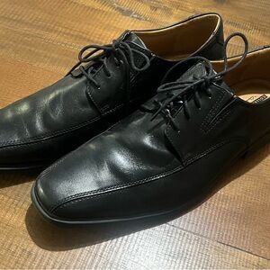 Clarks Black Leather Men's Oxfords